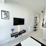 Apartament Charming Studette With Balcony Paris La Defense *