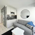 Charming Studette With Balcony Paris La Defense