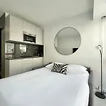 Charming Studette With Balcony Paris La Defense *