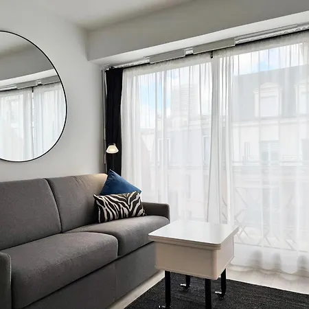 Charming Studette With Balcony Paris La Defense *