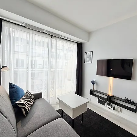 Charming Studette With Balcony Paris La Defense *