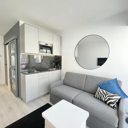 Charming Studette With Balcony Paris La Defense
