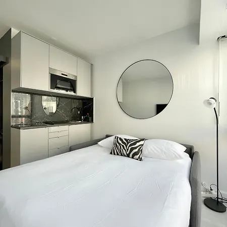 Charming Studette With Balcony Paris La Defense *