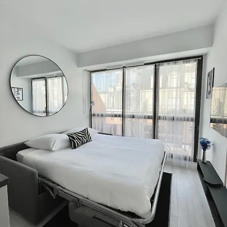 Charming Studette With Balcony Paris La Defense *