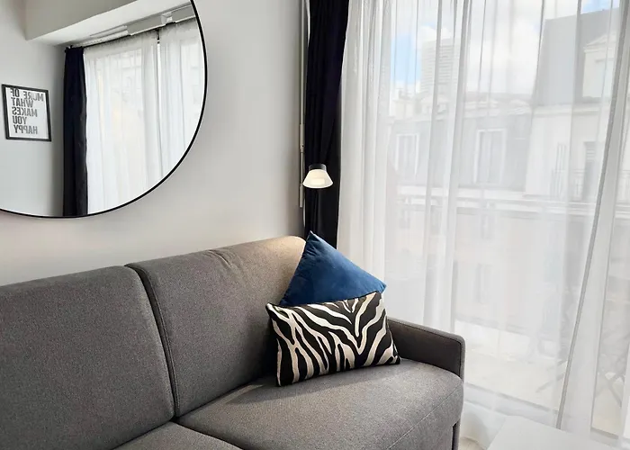 Charming Studette With Balcony Paris La Defense *