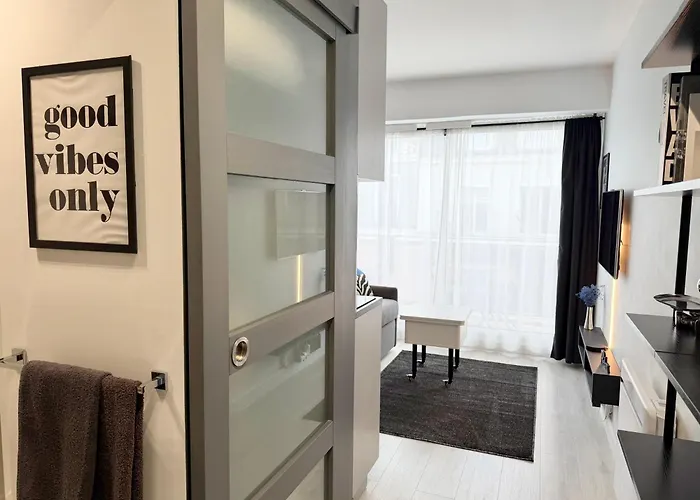 Charming Studette With Balcony Paris La Defense Puteaux