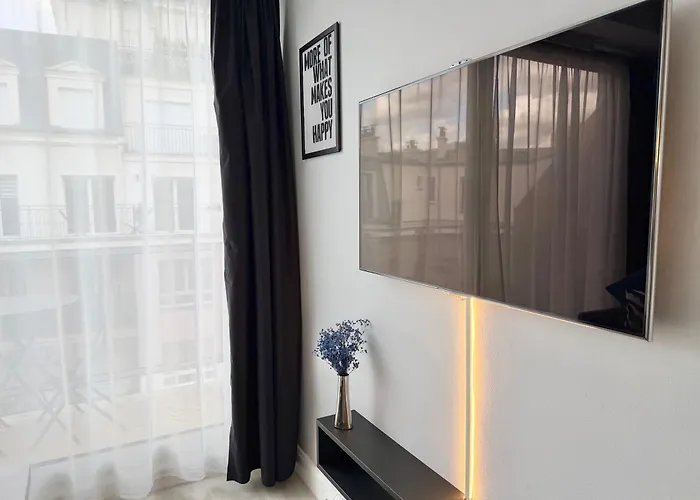 Charming Studette With Balcony Paris La Defense 쀼또