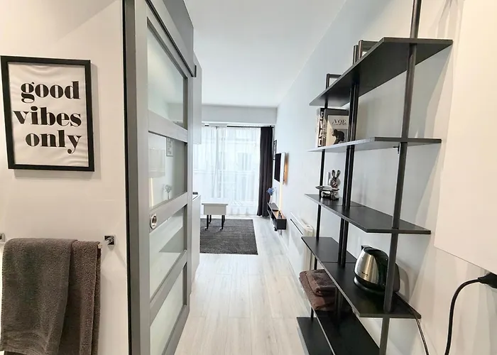 Charming Studette With Balcony Paris La Defense 아파트 쀼또