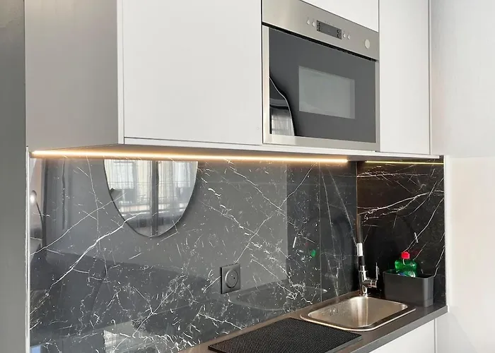 Charming Studette With Balcony Paris La Defense 아파트 *