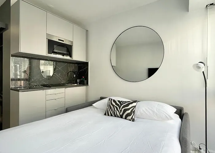 Charming Studette With Balcony Paris La Defense *
